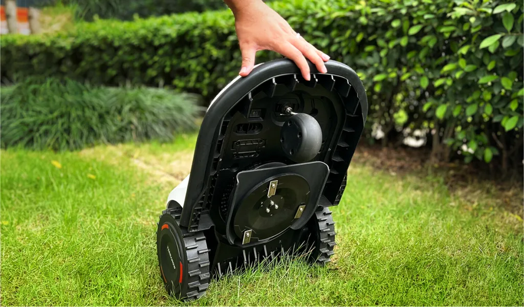 Robotická sekačka TerraMow S800