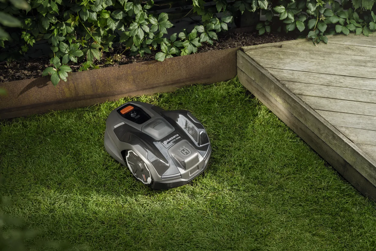 Robotická sekačka Husqvarna Automower 405XE NERA s EPOS