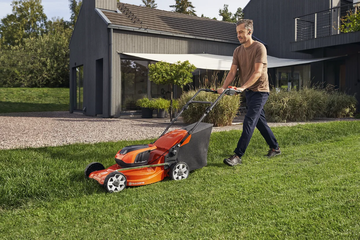 Sekačka Husqvarna LC 142iS
